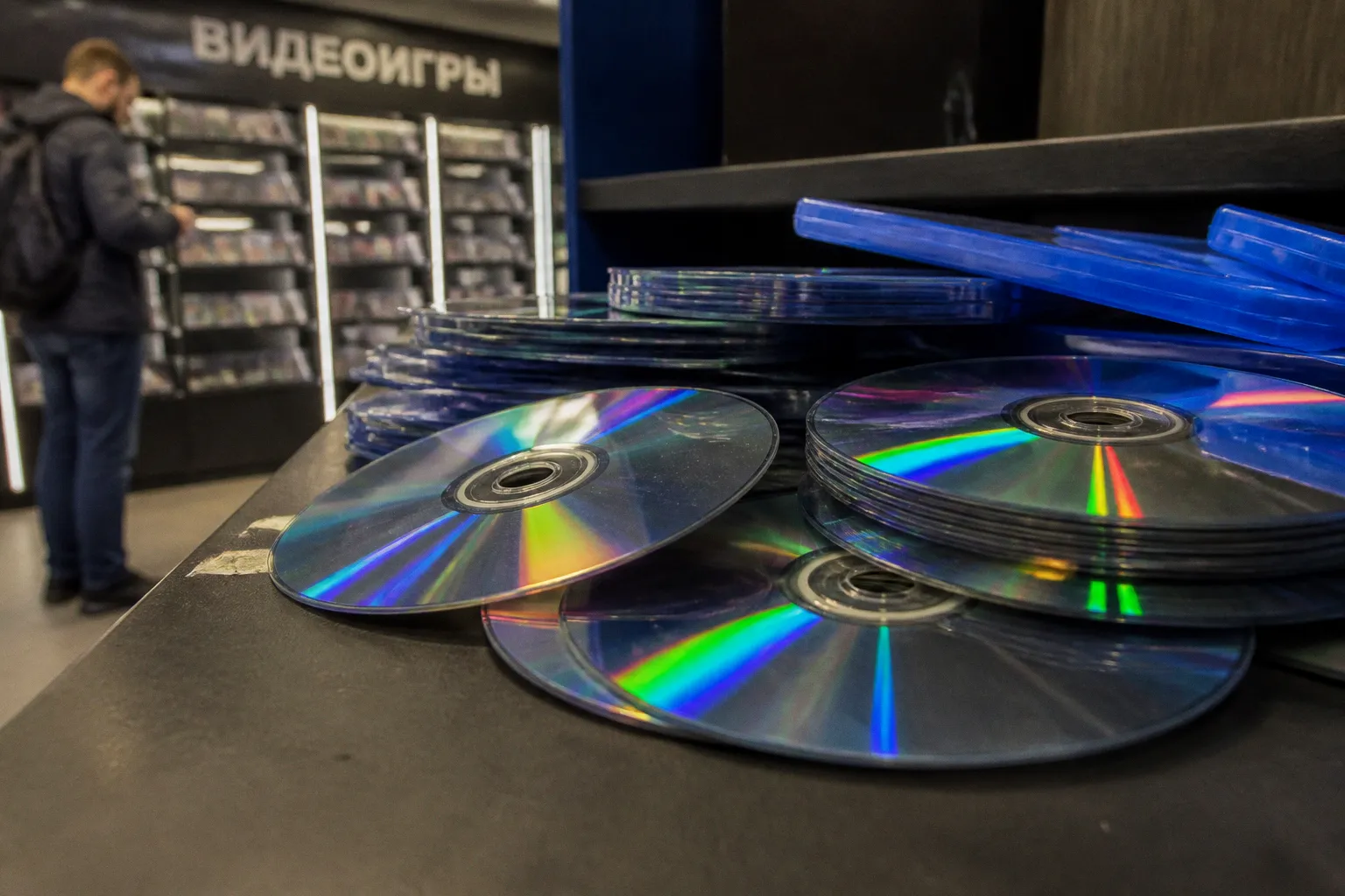 Почему издатели игр массово отказываются от выпуска физических дисков