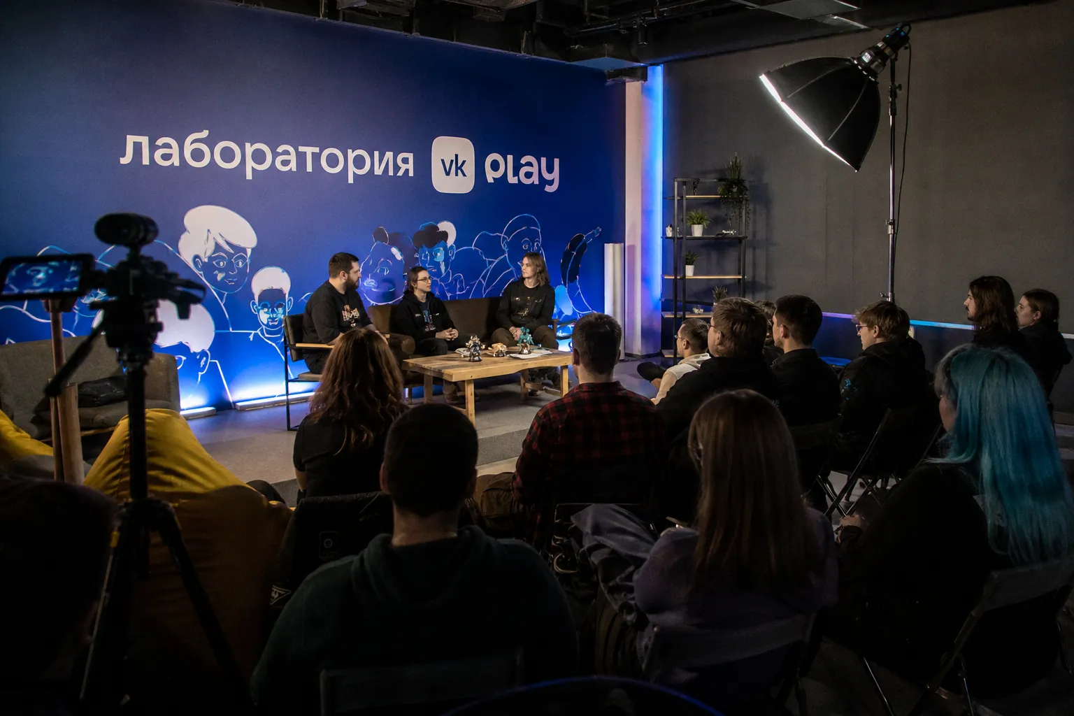 Стрим: 10 проектов Лаборатории VK Play и бета-тест Gears of War E-Day